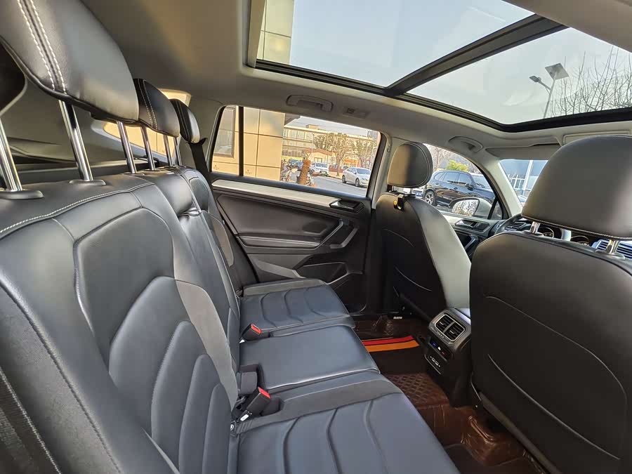 Volkswagen Tiguan L 2019 изображение автомобиля #17