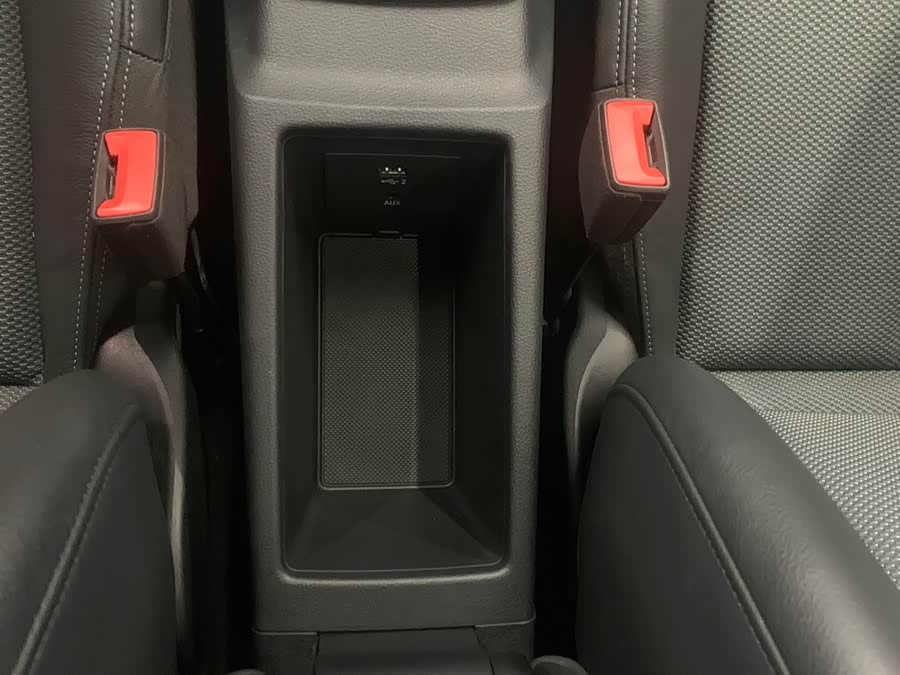 Audi Q2L 2021 car image #17