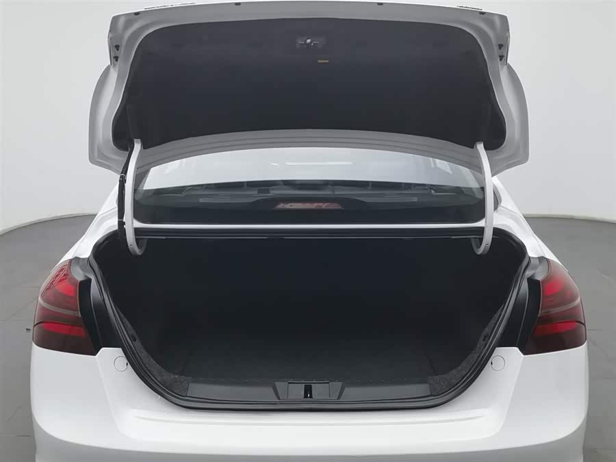 GEELY Emgrand 2019 car image #17