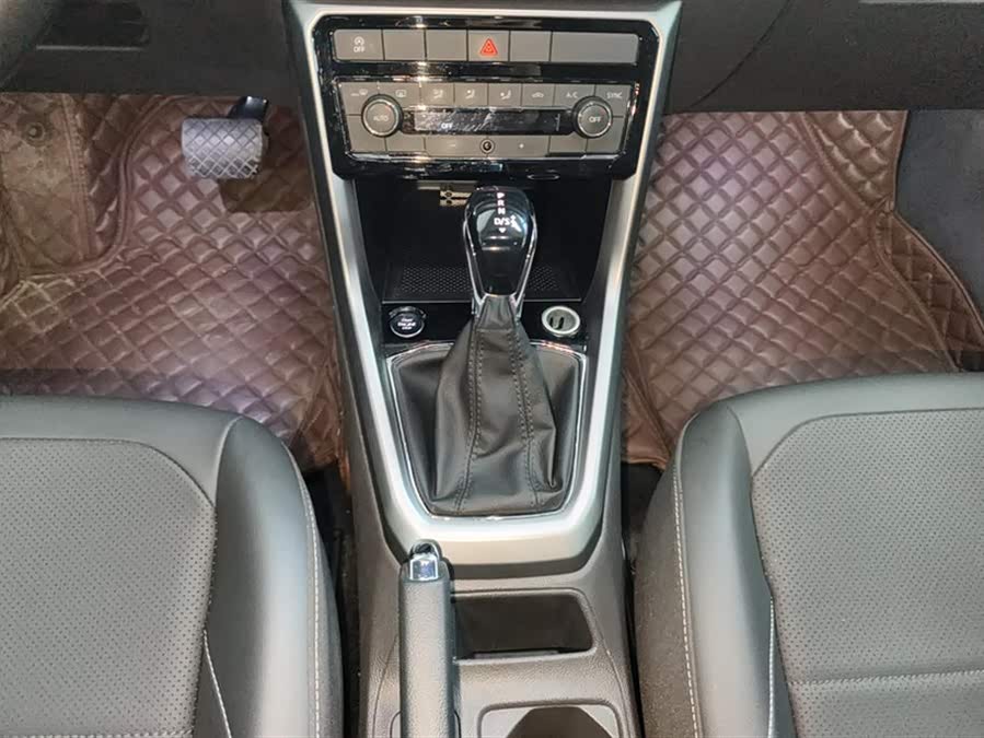 Volkswagen T-Cross 2020 car image #17