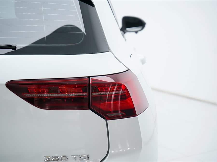 Volkswagen Golf 2022 car image #17