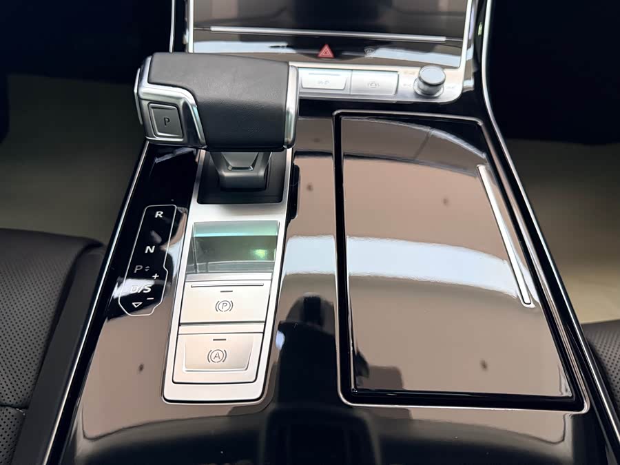 Audi A8 2024 imagen de coche #17