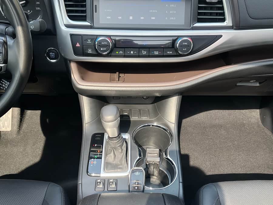 Toyota Highlander 2021 car image #17