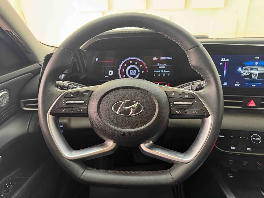 Hyundai Elantra 2021 immagine di auto #17