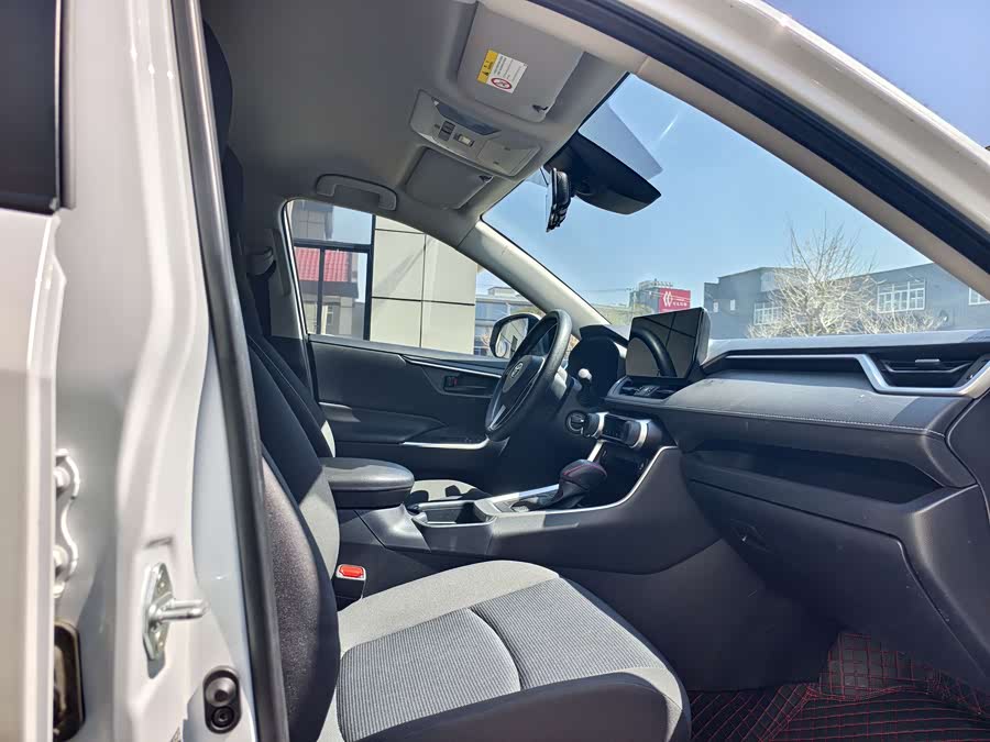 Toyota RAV4 2023 car image #17