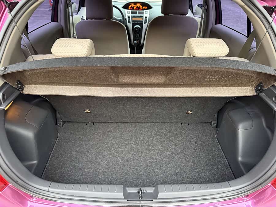 Toyota Yaris 2012 изображение автомобиля #17