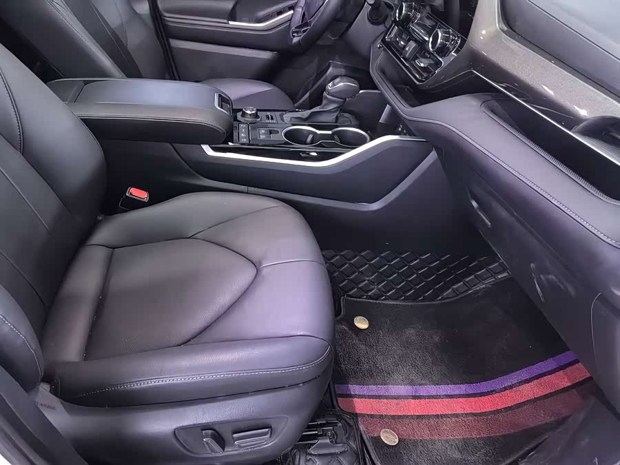Toyota Highlander 2024 car image #17
