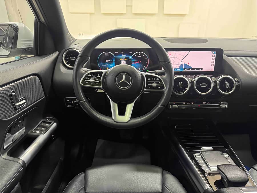 Mercedes-Benz GLA Class 2021 immagine di auto #17