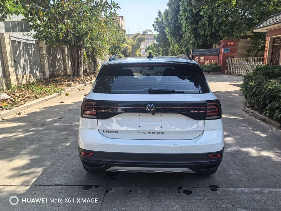 Volkswagen T-Cross 2023 car image #17