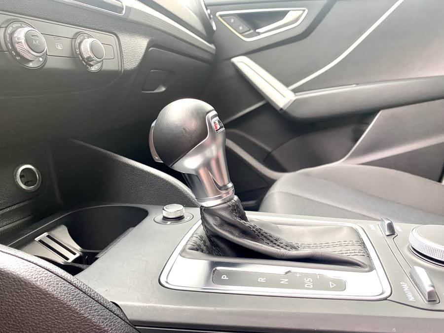 Audi Q2L 2021 صورة سيارة #17