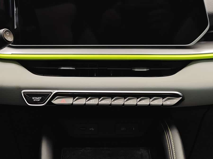 GEELY Coolray 2022 #17 GEELY Coolray 2022 car image #17