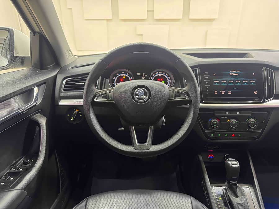 Skoda Kamiq 2021 imagem de carro #17