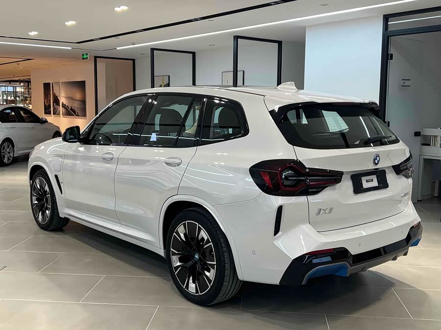 BMW iX3 2021 immagine di auto #17