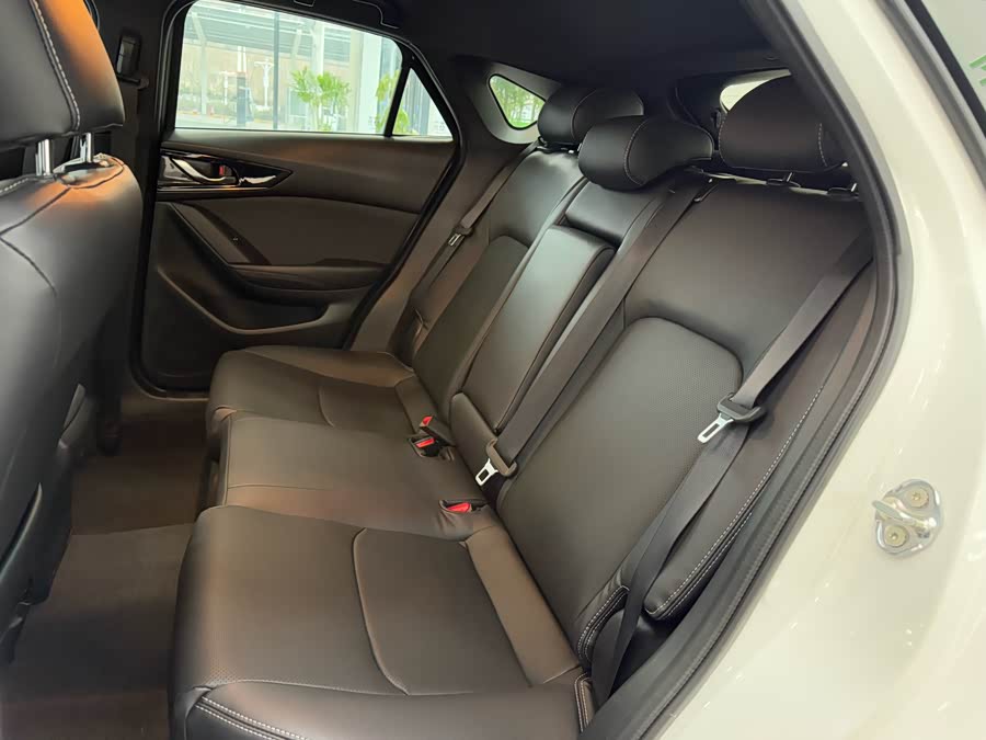 Mazda CX-4 2023 car image #17