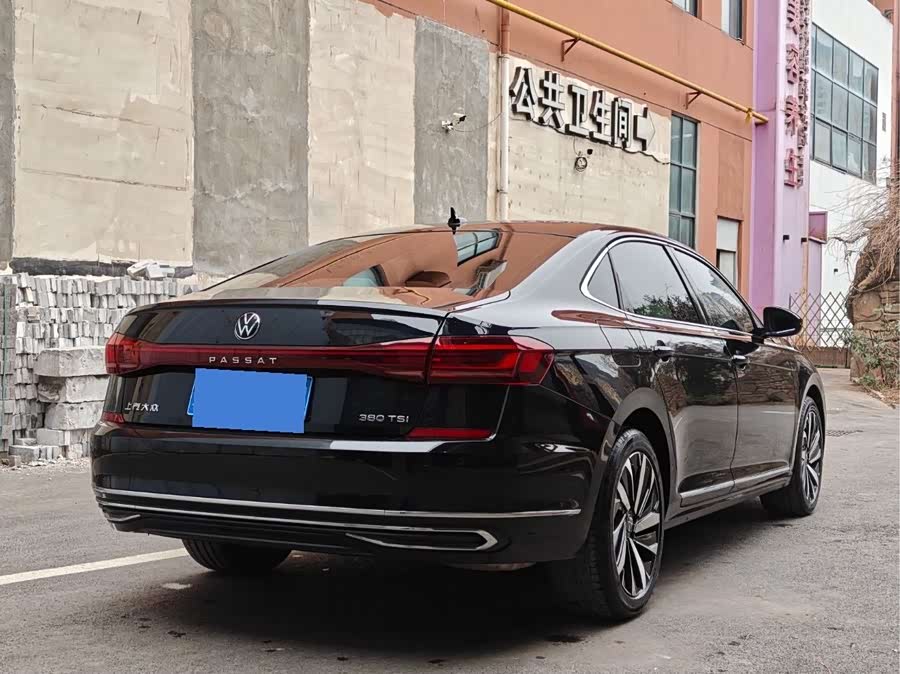 Volkswagen Passat 2024 صورة سيارة #17