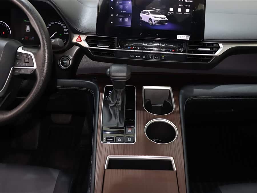 Toyota Granvia 2025 car image #17