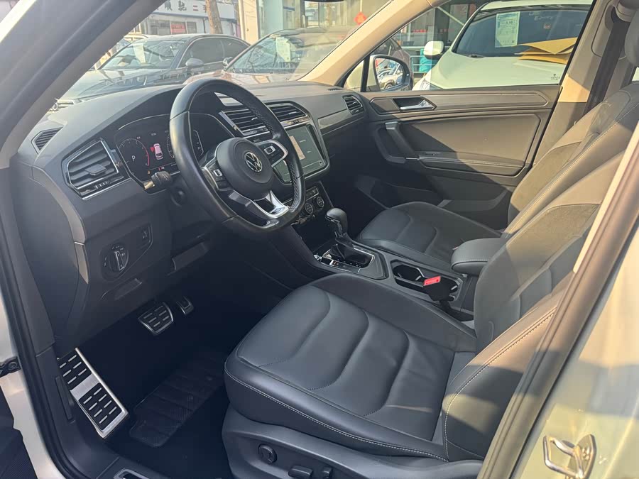 Volkswagen Tiguan L 2021 car image #17