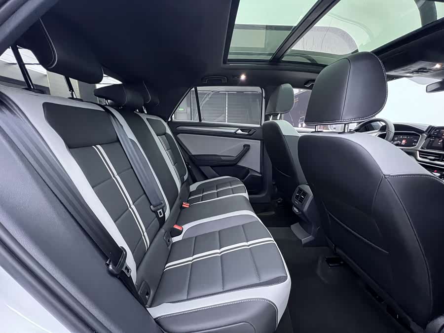 Volkswagen T-Roc 2024 #17 Volkswagen T-Roc 2024 car image #17