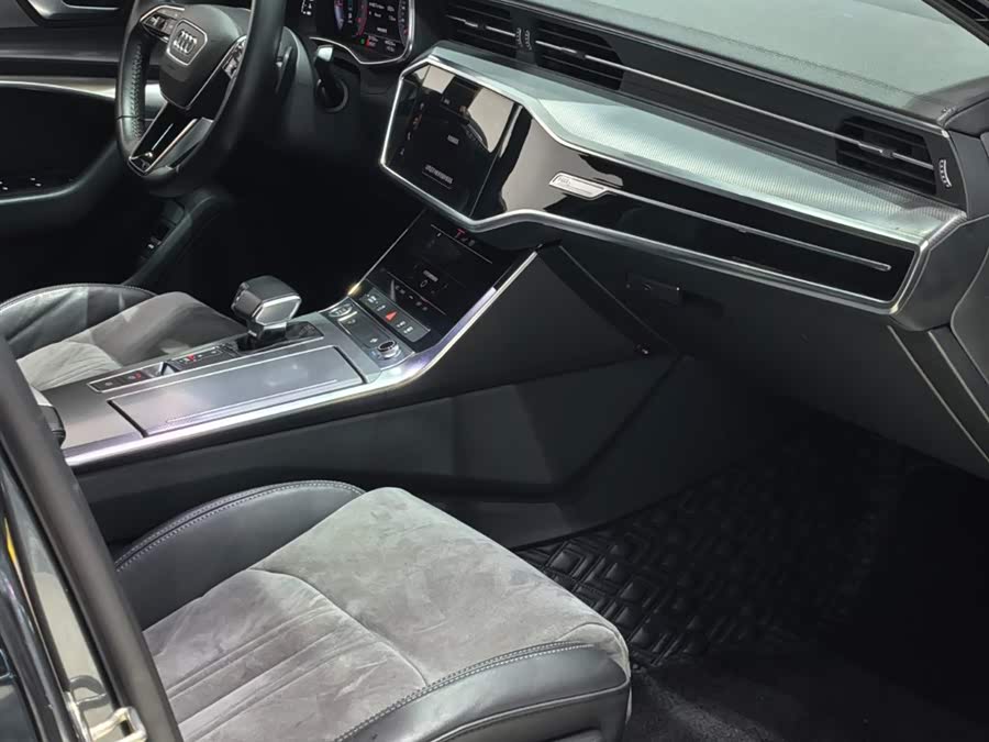 Audi A6L 2019 car image #17