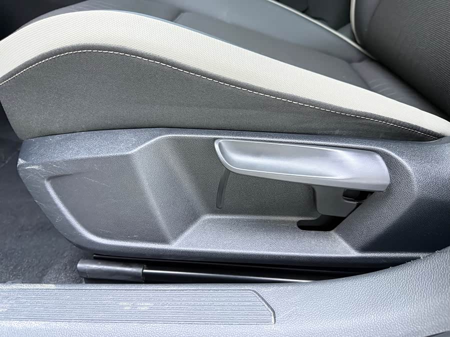 Volkswagen Golf 2024 car image #17
