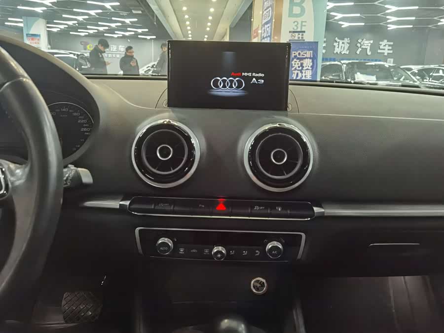 Audi A3 2018 car image #17