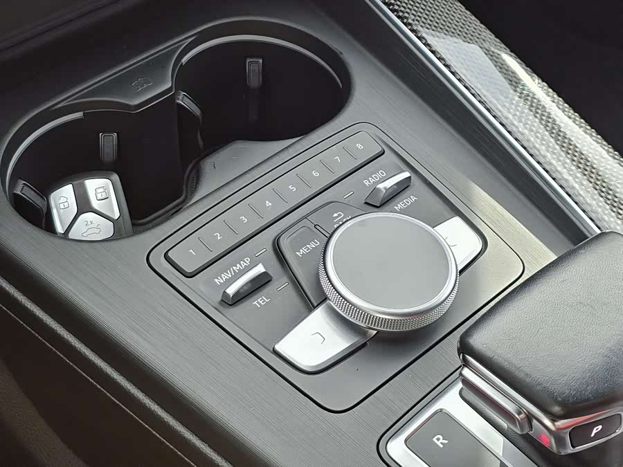 Audi S4 2019 imagem de carro #17