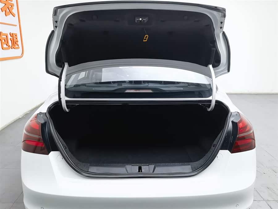 GEELY Emgrand 2019 car image #17