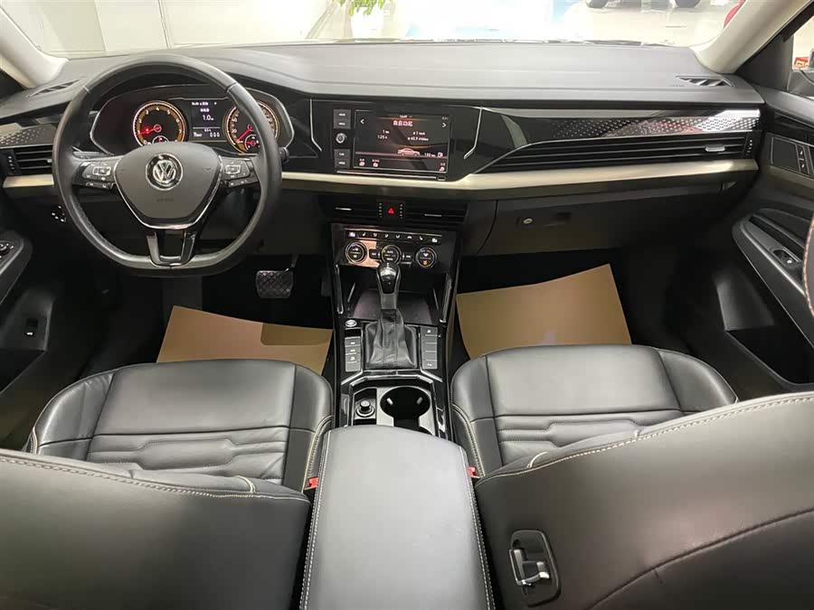 Volkswagen Passat 2020 car image #17