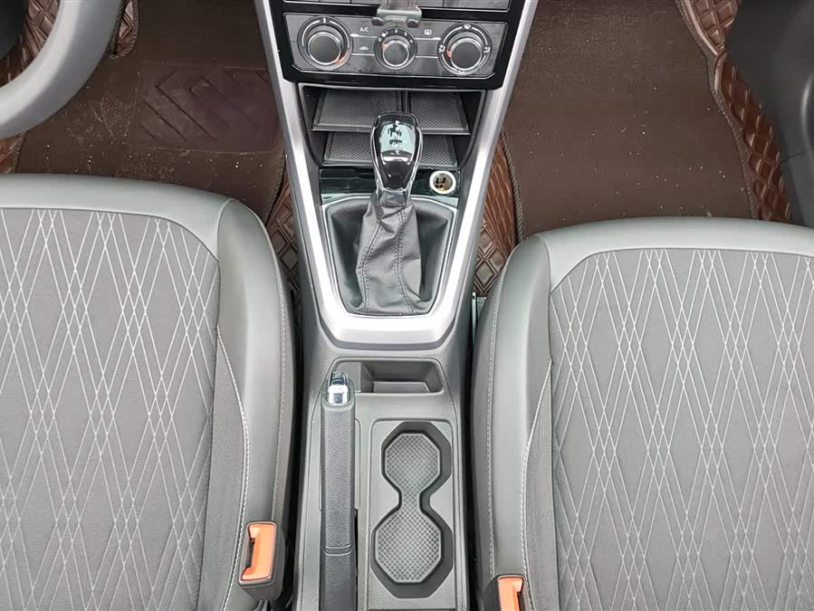 Volkswagen T-Cross 2019 car image #17