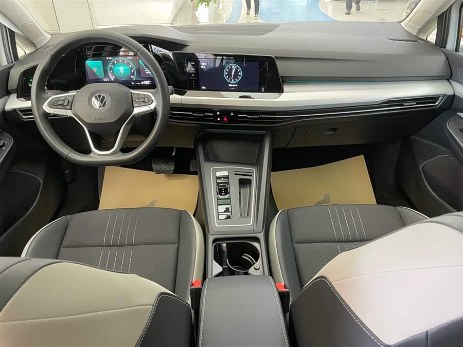 Volkswagen Golf 2023 car image #17