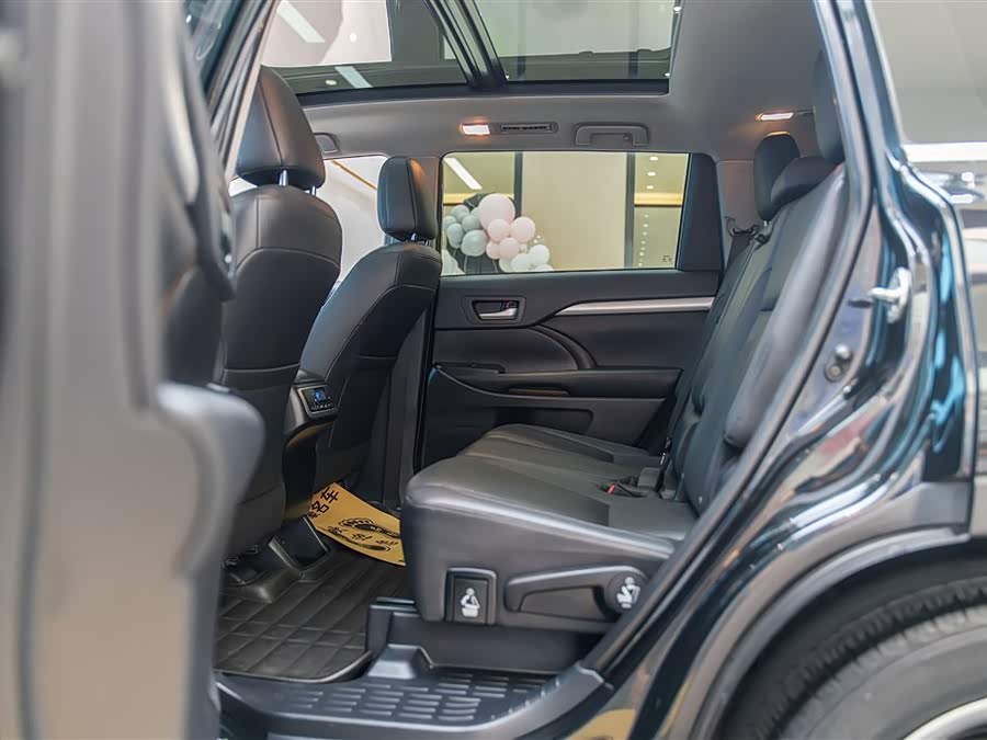 Toyota Highlander 2021 car image #17