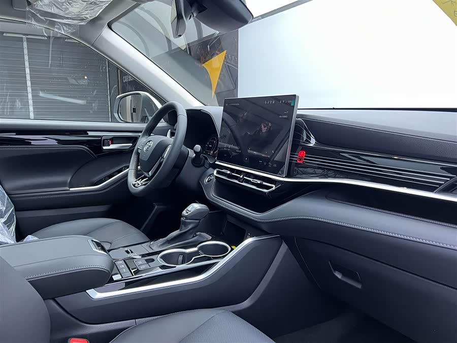 Toyota Highlander 2026 car image #17