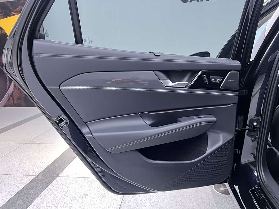 Volkswagen Passat 2025 car image #17