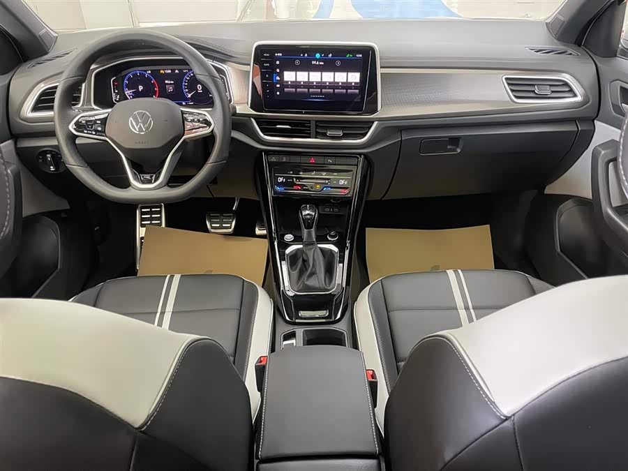 Volkswagen T-Roc 2024 car image #17