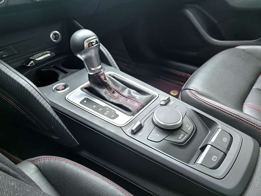 Audi Q2L 2024 imagem de carro #17