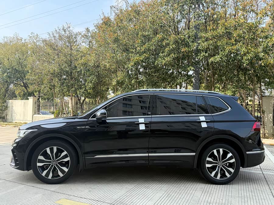 Volkswagen Tiguan L 2021 car image #17