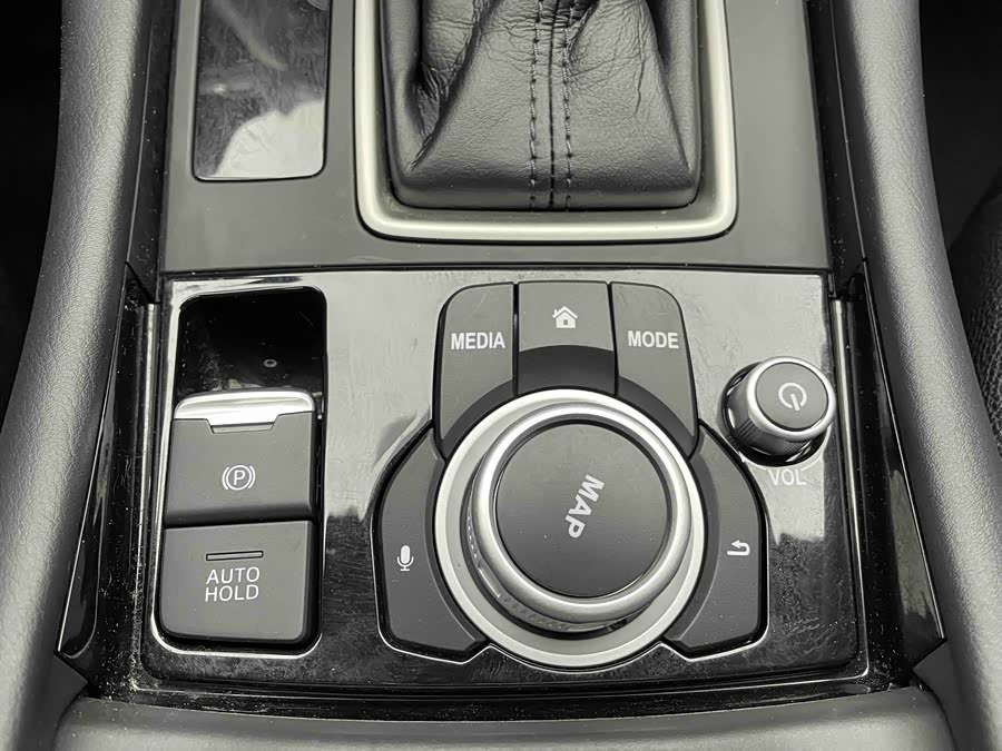 Mazda CX-4 2023 car image #17