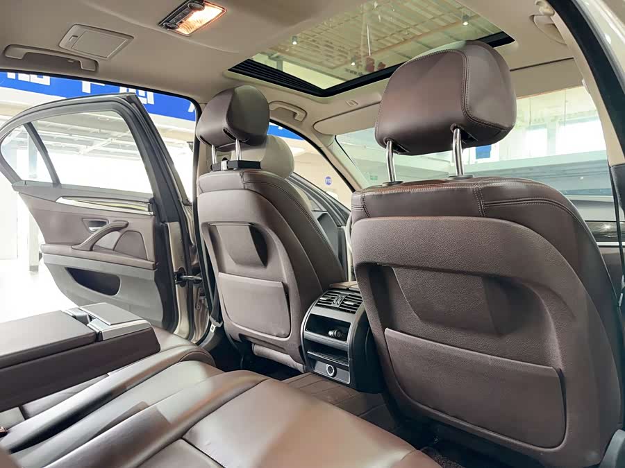 BMW 5 Series 2016 car image #17