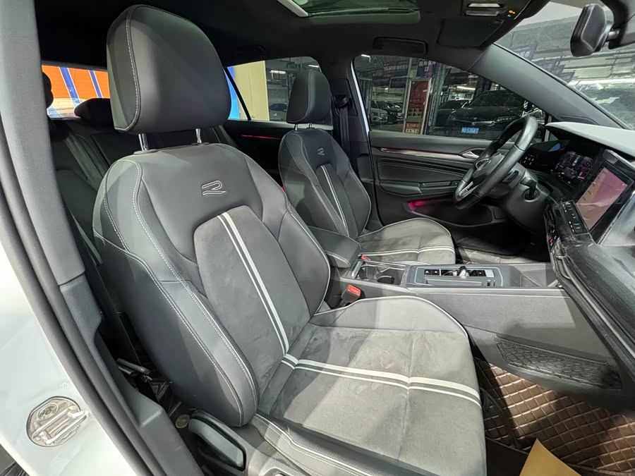 Volkswagen Golf 2022 car image #17