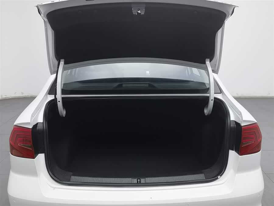 Volkswagen Bora 2018 car image #17