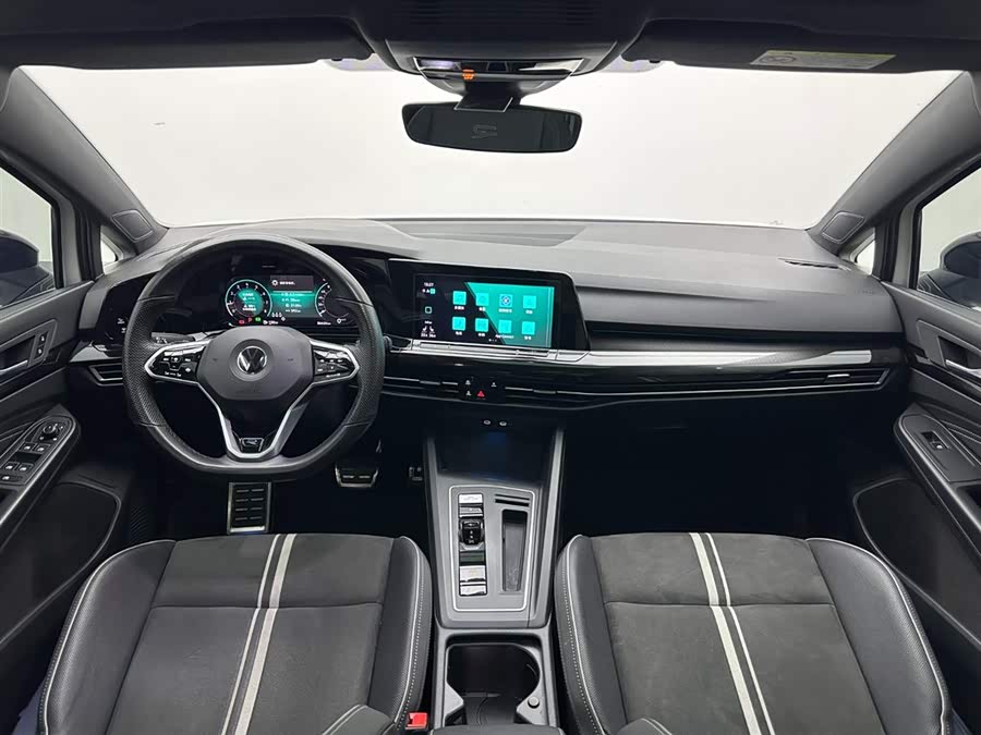 Volkswagen Golf 2020 car image #17
