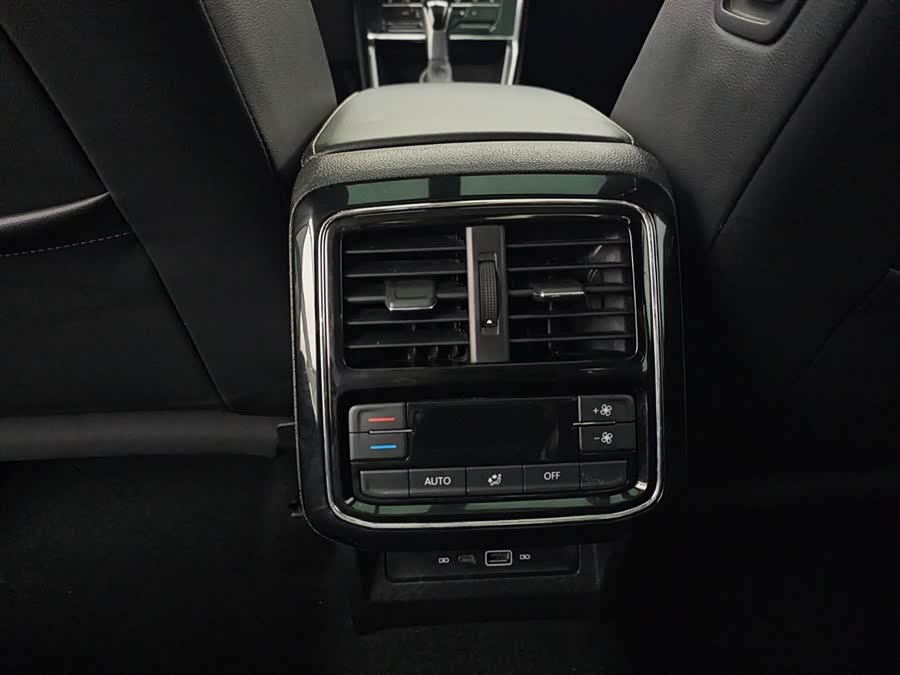 Volkswagen Passat 2021 car image #17