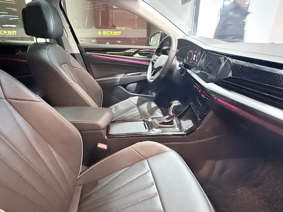 Volkswagen Passat 2022 صورة سيارة #17