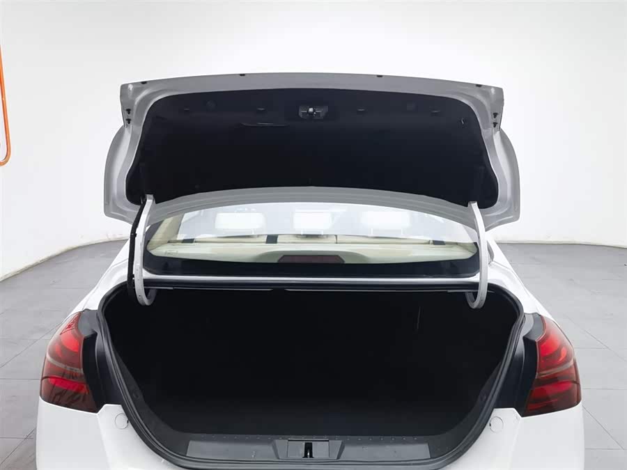 GEELY Emgrand 2019 car image #17