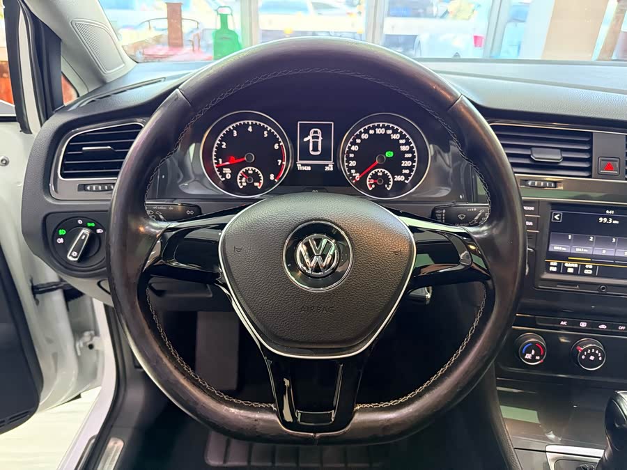 Volkswagen Golf 2017 car image #17