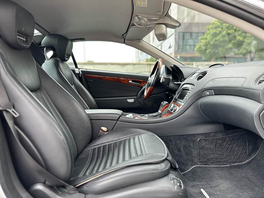 Mercedes-Benz SL Class 2010 car image #17