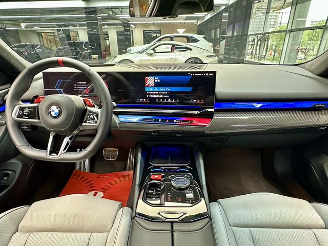 BMW M5 New Energy 2025 immagine di auto #17