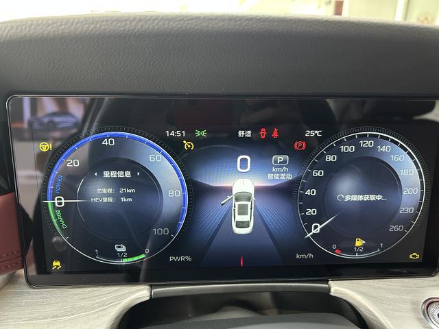 HongQi H5 PHEV 2025 #17 HongQi H5 PHEV 2025 car image #17