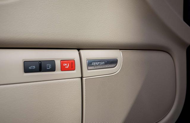 Audi S8 2009 car image #17