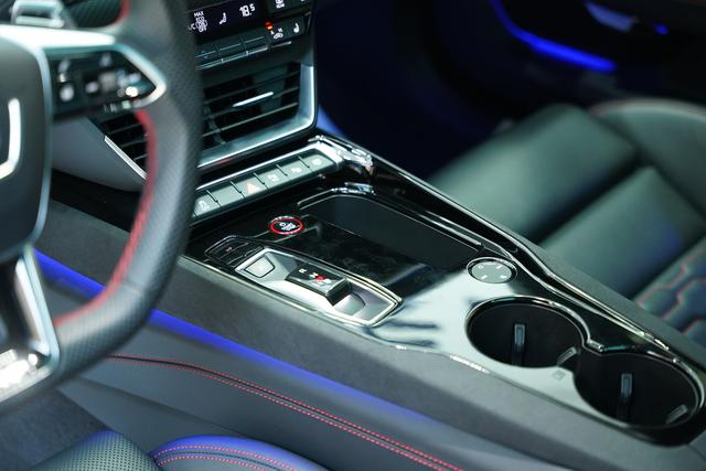 Audi RS e-tron GT 2023 car image #17